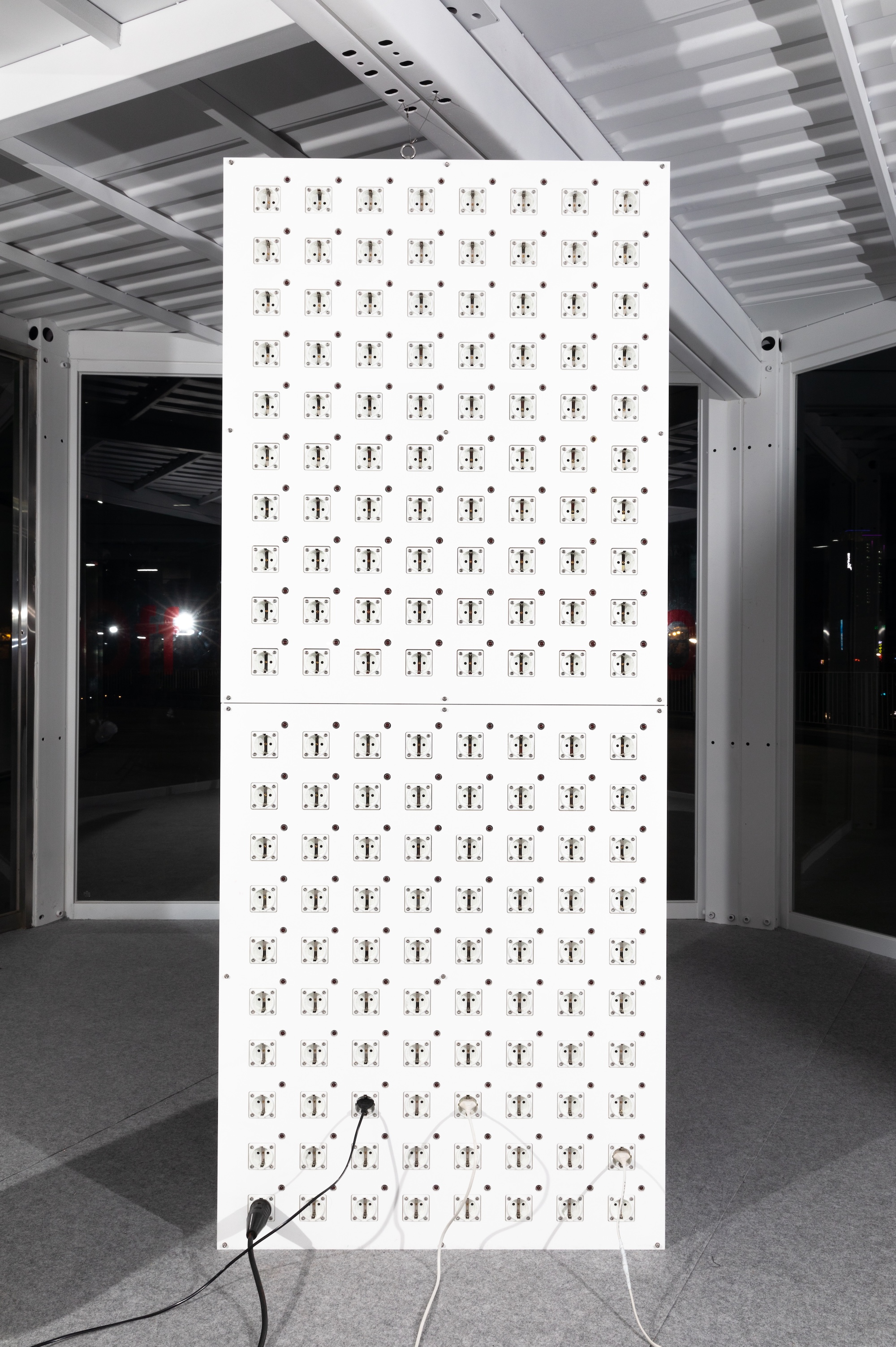 160-Outlet Power Strip, 2019